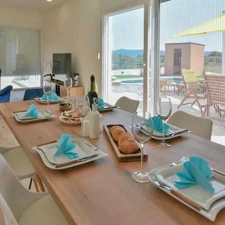 Silente فيلة Sukošan